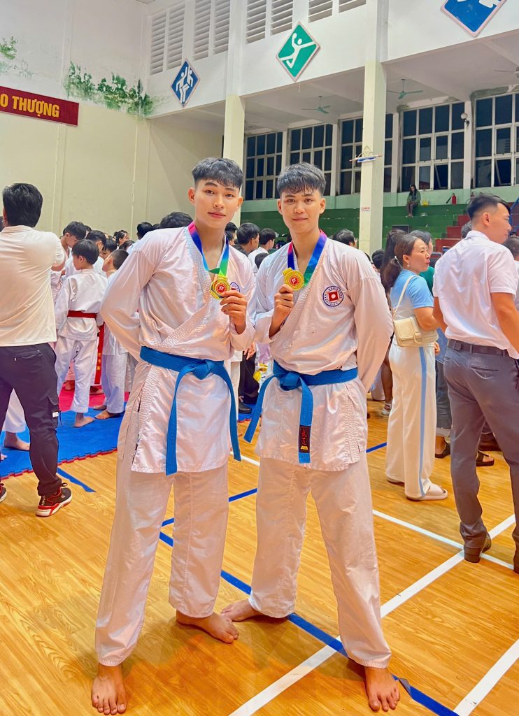 z6402402390442_11babd7e61200de8214577065c43f8f2