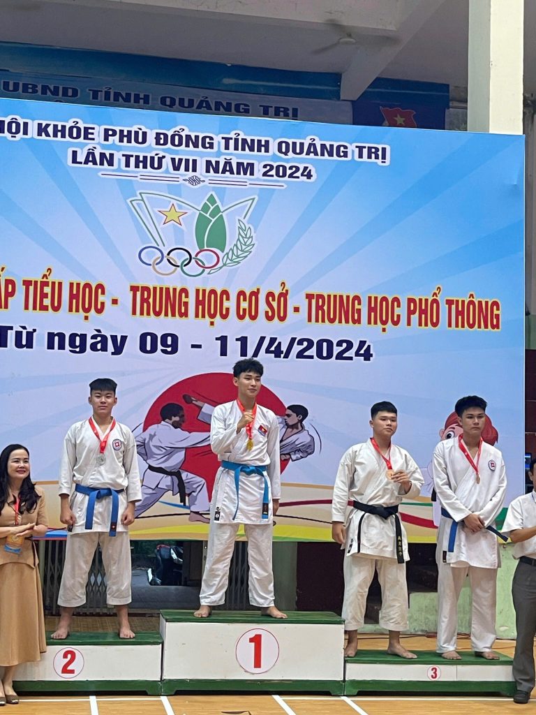 z6402402395253_5f860191a638a1f30cd79a64aa91a3f5